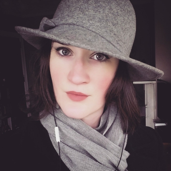 Meet your Posher, Caitlin - Picture 1 of 1